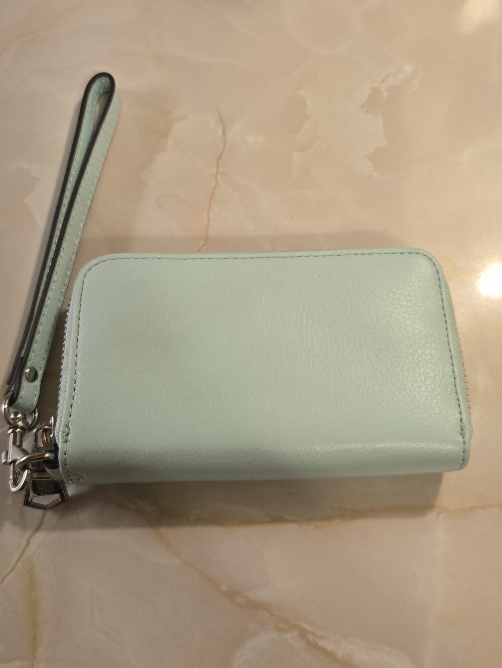 GUC! Aimee Kestenberg Dixon Leather Zip Around Wristlet Wallet – Mint Green
